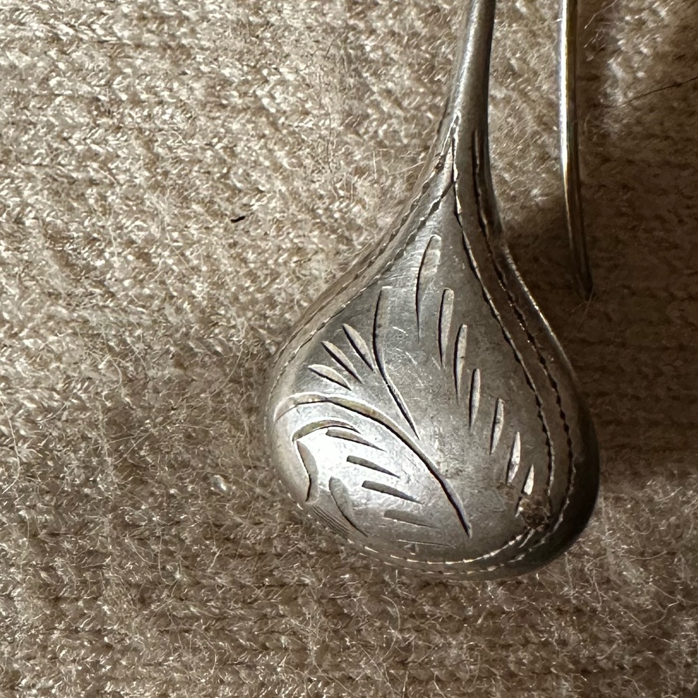 Vintage sterling puffed teardrop earrings - Picture 5 of 6